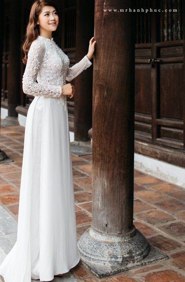 họa tiết áo dài cưới màu trắng