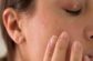 Nguyên nhân khiến da bị khô nứt vào mùa đông là gì?