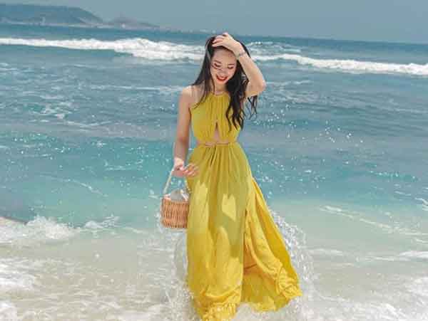 Tuổi trung niên nên mặc gì khi đi du lịch biển?