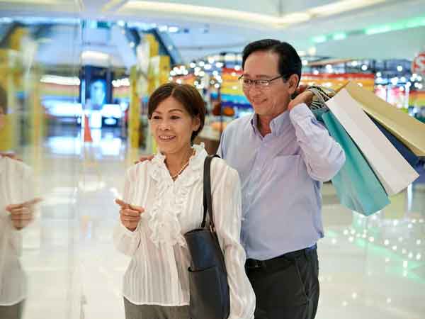 Gợi ý mix đồ theo mùa cho người trung niên đi du lịch