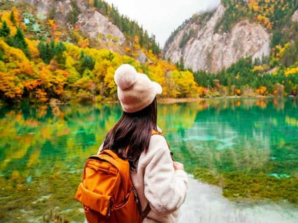 Mặc gì khi đi Cửu Trại Câu mùa thu – nàng thơ trong rừng lá vàng